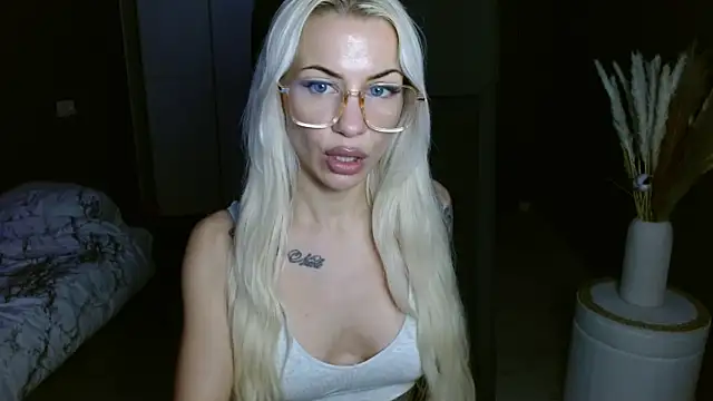 Snapshot of JuicyJanexo chatting on March 7, 2025, 5:08 am JuicyJanexo online show from March 7, 2025, 5:08 am