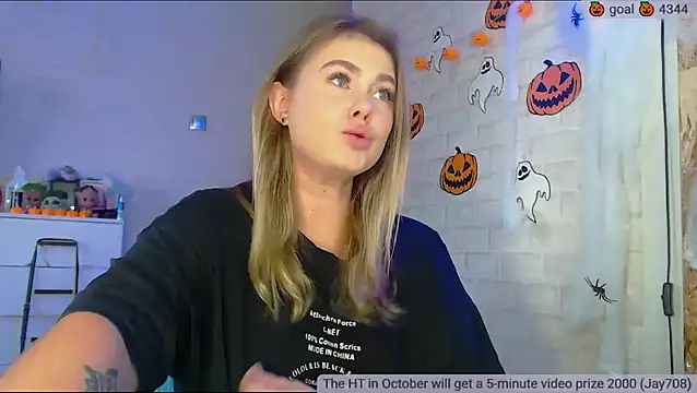 SuchCute online show from October 24, 2025, 2:52 am