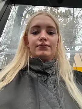 Snapshot of Milkyy_wway chatting on October 25, 2025, 6:10 am Milkyy wway online show from October 25, 2025, 6:10 am