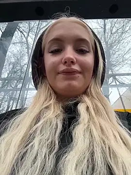 Snapshot of Milkyy_wway chatting on November 10, 2025, 6:34 am Milkyy wway online show from November 10, 2025, 6:34 am