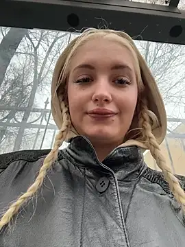 Snapshot of Milkyy_wway chatting on November 17, 2025, 7:25 am Milkyy wway online show from November 17, 2025, 7:25 am