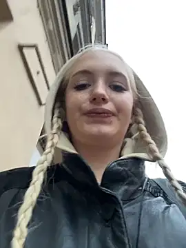 Snapshot of Milkyy_wway chatting on November 18, 2025, 6:29 am Milkyy wway online show from November 18, 2025, 6:29 am