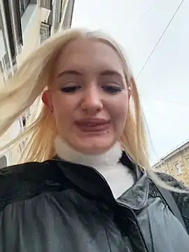 Snapshot of Milkyy_wway chatting on November 19, 2025, 6:35 am Milkyy wway online show from November 19, 2025, 6:35 am