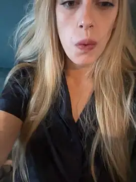 Snapshot of Lolitaxlola chatting on March 18, 2025, 10:46 am Lolitaxlola online show from March 18, 2025, 10:46 am