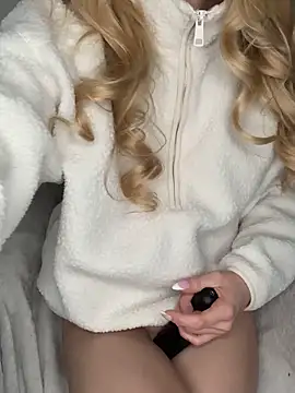 Snapshot of Lolitaxlola chatting on November 17, 2025, 9:04 am Lolitaxlola online show from November 17, 2025, 9:04 am