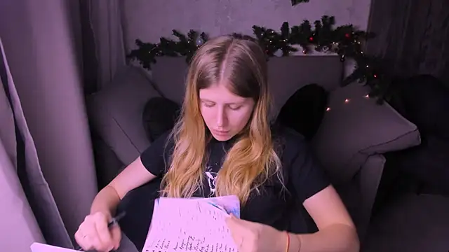 Snapshot of kirraa_ chatting on December 12, 2024, 9:48 pm kirraa  online show from December 12, 2024, 9:48 pm