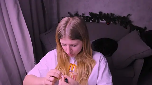 Snapshot of kirraa_ chatting on December 27, 2024, 10:37 pm kirraa  online show from December 27, 2024, 10:37 pm