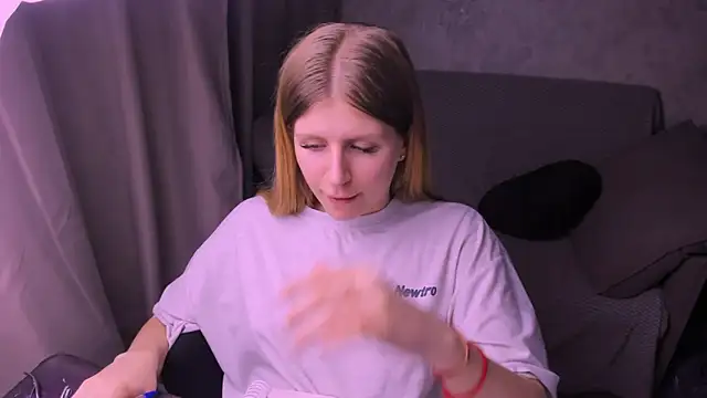 Snapshot of kirraa_ chatting on February 2, 2025, 12:40 am kirraa  online show from February 2, 2025, 12:40 am