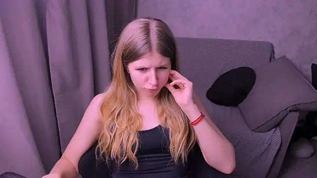 Snapshot of kirraa_ chatting on February 5, 2025, 10:12 pm kirraa  online show from February 5, 2025, 10:12 pm