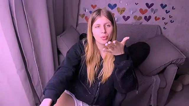 Snapshot of kirraa_ chatting on February 15, 2025, 7:39 pm kirraa  online show from February 15, 2025, 7:39 pm