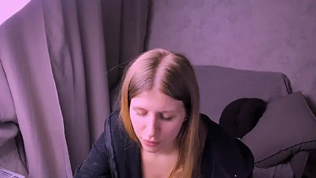 Snapshot of kirraa_ chatting on February 26, 2025, 7:49 pm kirraa  online show from February 26, 2025, 7:49 pm