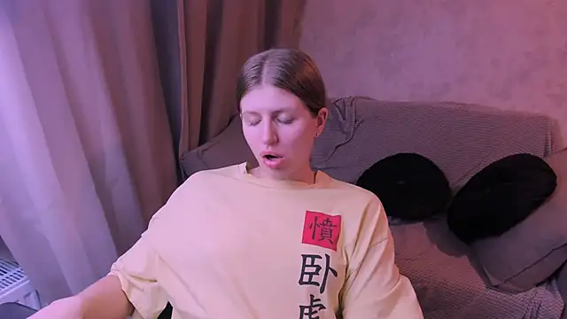 Snapshot of kirraa_ chatting on March 2, 2025, 7:12 pm kirraa  online show from March 2, 2025, 7:12 pm