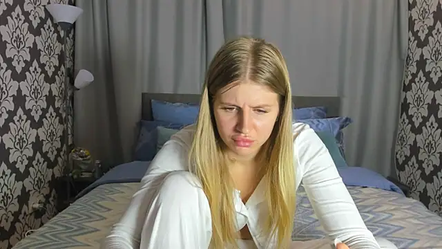 Snapshot of kirraa_ chatting on September 21, 2025, 5:36 pm kirraa  online show from September 21, 2025, 5:36 pm