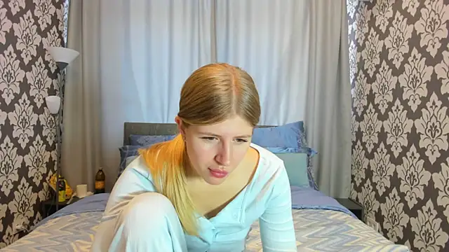 Snapshot of kirraa_ chatting on September 27, 2025, 12:10 pm kirraa  online show from September 27, 2025, 12:10 pm