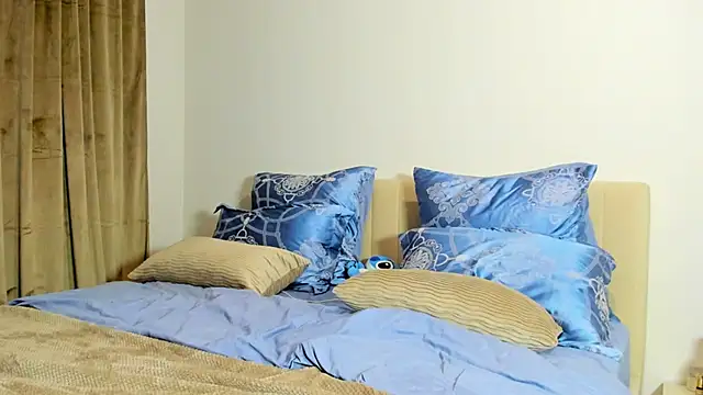 Snapshot of kirraa_ chatting on October 28, 2025, 6:54 pm kirraa  online show from October 28, 2025, 6:54 pm