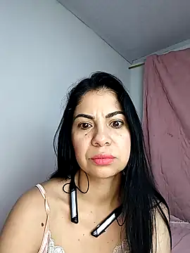 Snapshot of saralunabella chatting on December 22, 2024, 4:17 pm saralunabella online show from December 22, 2024, 4:17 pm