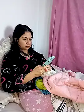 Snapshot of saralunabella chatting on January 23, 2025, 11:04 am saralunabella online show from January 23, 2025, 11:04 am