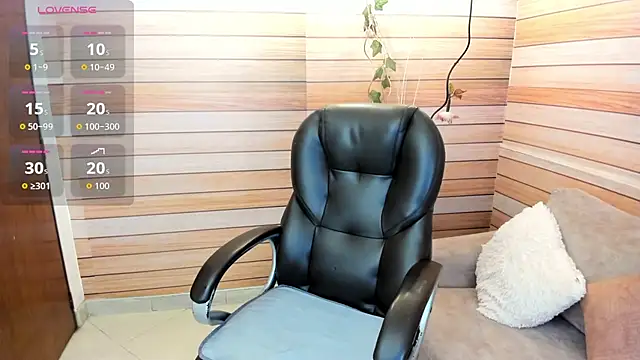 Snapshot of marien_thomson_ chatting on October 2, 2025, 1:45 am marien thomson online show from October 2, 2025, 1:45 am