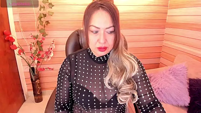 Snapshot of marien_thomson_ chatting on October 16, 2025, 2:12 am marien thomson online show from October 16, 2025, 2:12 am