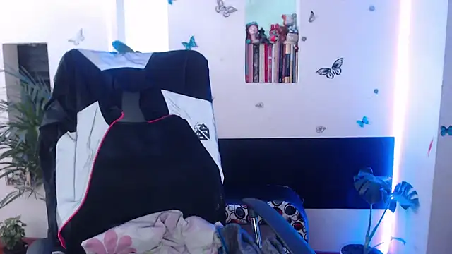 Lia-mitch online show from December 2, 2025, 6:47 pm