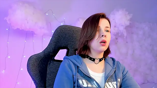 AliceSunday online show from February 25, 2025, 2:11 pm