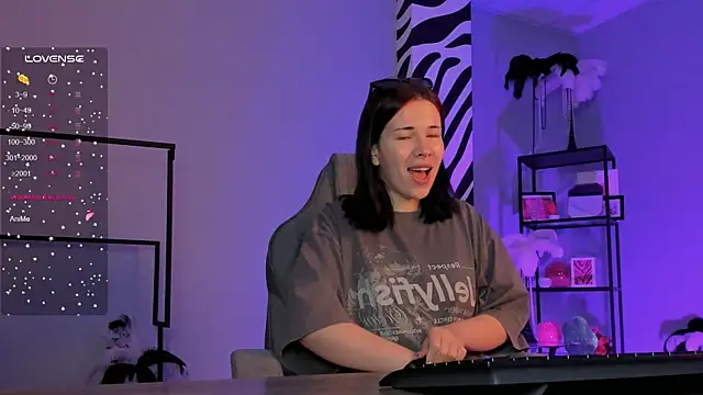 AliceSunday online show from September 26, 2025, 1:53 am