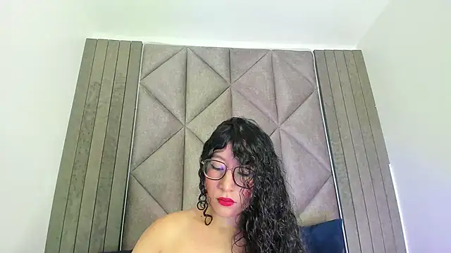 BriaConner  online show from February 3, 2025, 2:25 am