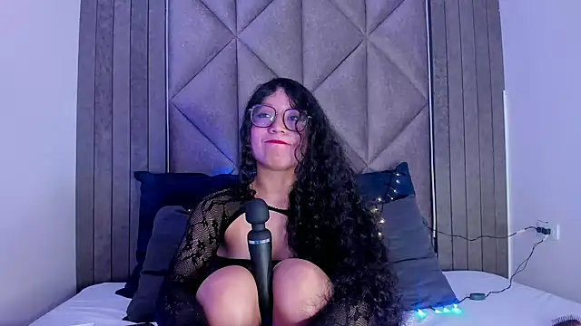 BriaConner  online show from February 4, 2025, 9:49 am