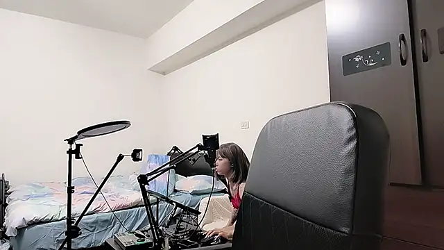 Snapshot of Fine-sand chatting on October 20, 2025, 3:01 pm Fine-sand online show from October 20, 2025, 3:01 pm