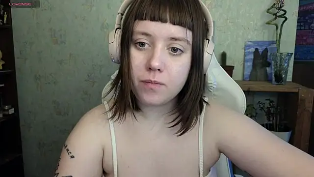 Snapshot of June_shy0 chatting on January 27, 2025, 8:29 am June shy0 online show from January 27, 2025, 8:29 am