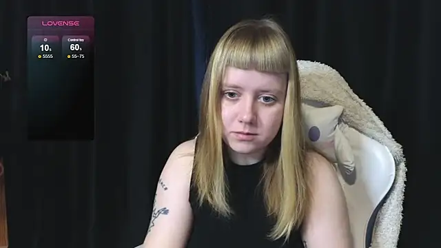 Snapshot of June_shy0 chatting on November 23, 2025, 6:57 am June shy0 online show from November 23, 2025, 6:57 am