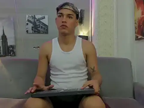 Snapshot of ryan_carter08 chatting on December 19, 2024, 1:07 pm ryan carter08 online show from December 19, 2024, 1:07 pm