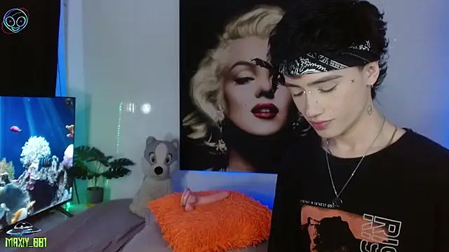 maxiy 001 online show from November 20, 2025, 7:08 am