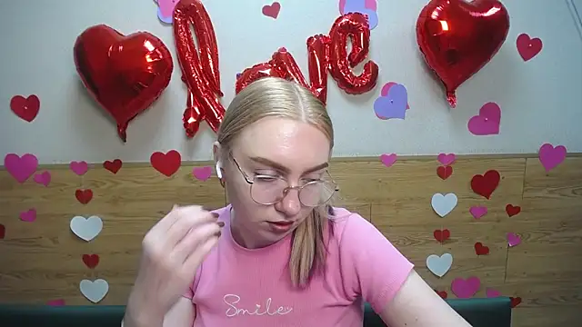 BeatriceFly online show from February 18, 2025, 12:28 pm