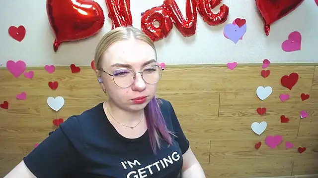 BeatriceFly online show from March 16, 2025, 12:55 pm