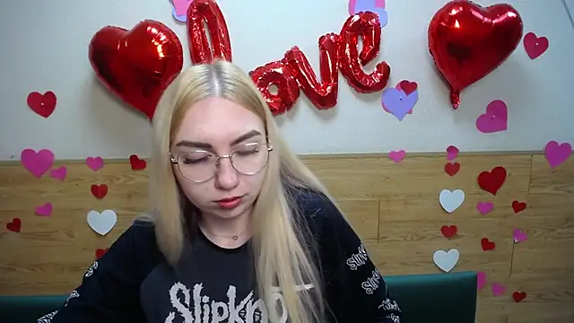 BeatriceFly online show from March 20, 2025, 4:31 pm