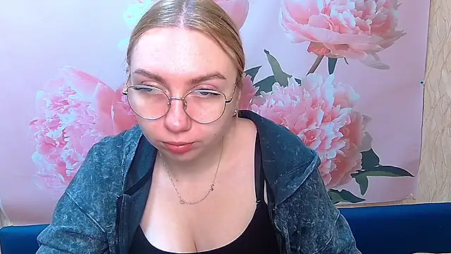 BeatriceFly online show from September 15, 2025, 5:40 am