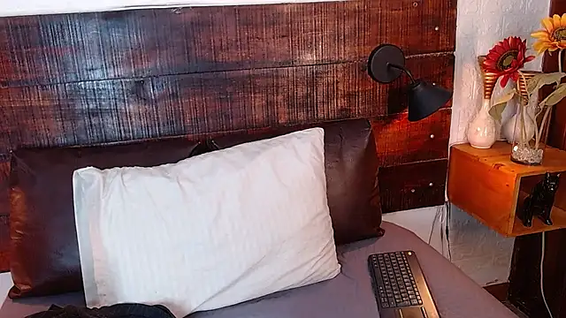 Snapshot of Celeste_sanz chatting on December 14, 2024, 7:25 pm Celeste sanz online show from December 14, 2024, 7:25 pm