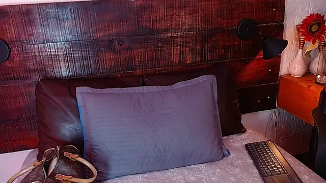 Snapshot of Celeste_sanz chatting on December 24, 2024, 12:11 am Celeste sanz online show from December 24, 2024, 12:11 am