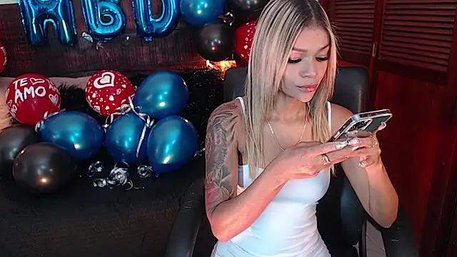 Snapshot of Celeste_sanz chatting on February 23, 2025, 5:07 pm Celeste sanz online show from February 23, 2025, 5:07 pm