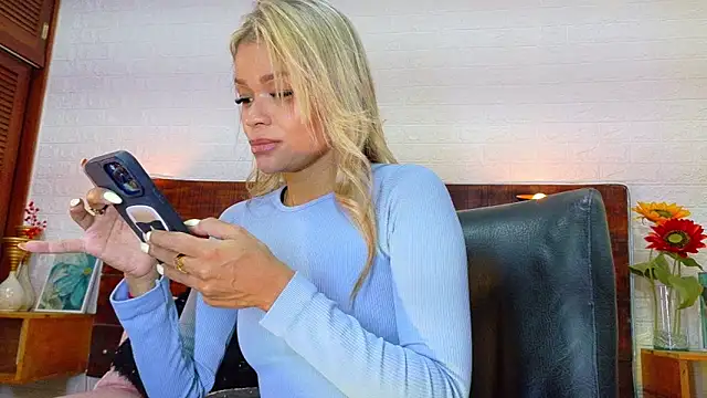 Snapshot of Celeste_sanz chatting on September 16, 2025, 6:42 pm Celeste sanz online show from September 16, 2025, 6:42 pm