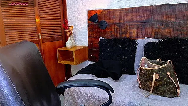 Snapshot of Celeste_sanz chatting on September 28, 2025, 4:34 pm Celeste sanz online show from September 28, 2025, 4:34 pm