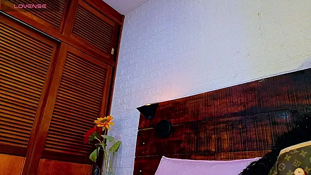 Snapshot of Celeste_sanz chatting on October 21, 2025, 10:27 am Celeste sanz online show from October 21, 2025, 10:27 am