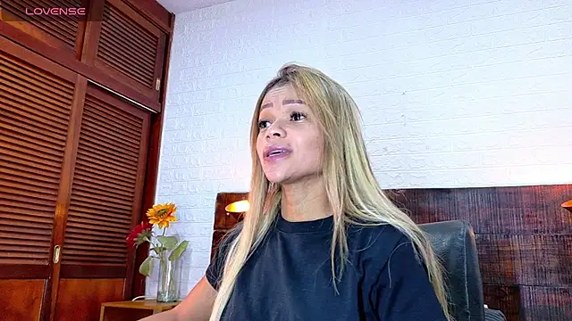 Snapshot of Celeste_sanz chatting on November 9, 2025, 2:04 pm Celeste sanz online show from November 9, 2025, 2:04 pm