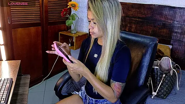 Snapshot of Celeste_sanz chatting on November 29, 2025, 10:18 am Celeste sanz online show from November 29, 2025, 10:18 am