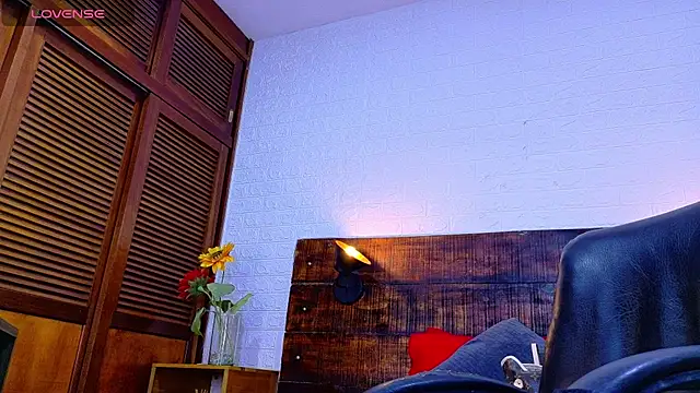 Snapshot of Celeste_sanz chatting on December 14, 2025, 12:54 pm Celeste sanz online show from December 14, 2025, 12:54 pm