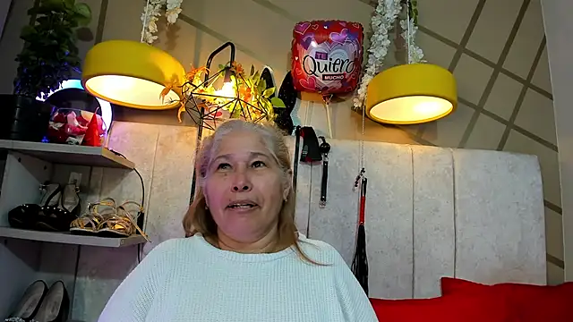 Snapshot of girl_amada chatting on February 20, 2025, 2:51 am girl amada online show from February 20, 2025, 2:51 am