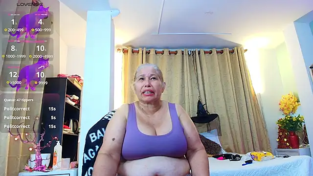 Snapshot of girl_amada chatting on October 18, 2025, 9:32 am girl amada online show from October 18, 2025, 9:32 am