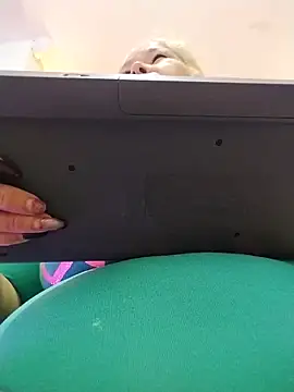 Snapshot of girl_amada chatting on November 9, 2025, 9:29 am girl amada online show from November 9, 2025, 9:29 am