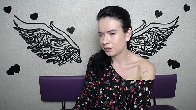 JasmineKouch online show from September 9, 2025, 5:23 pm